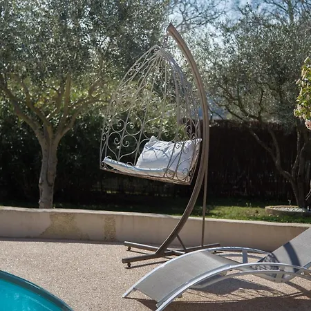 El Sama-in Jacuzzi Et Piscine Chauffée LʼIsle-sur-la-Sorgue