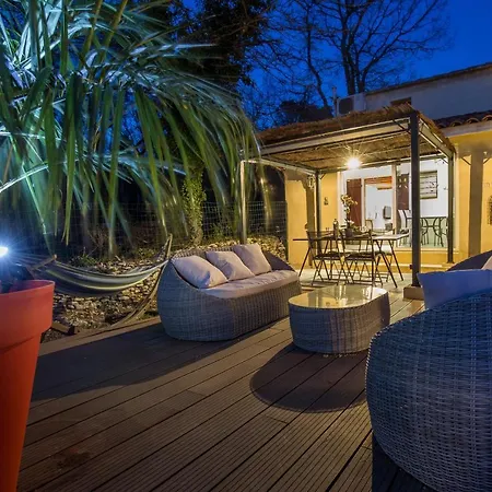 El Sama-in Jacuzzi Et Piscine Chauffée LʼIsle-sur-la-Sorgue